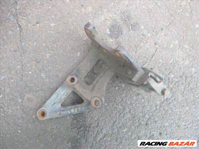 Kia K2700 szervószivattyú tartóbak 