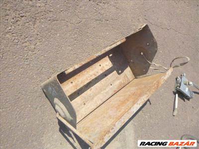 Kia K2700 akku tartó 