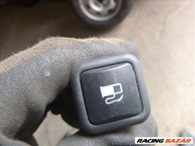 Skoda Octavia (1st gen) 99 TANKAJTÓNYITÓ KAPCSOLÓ