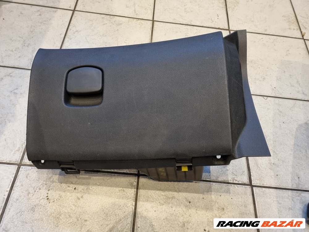 Opel Corsa D kesztyűtartó 13205097 1. kép