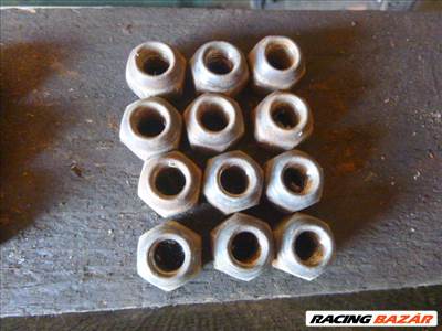 Kia K2700 kerékagy anya 