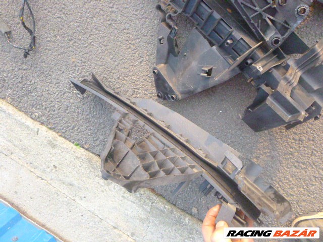 Ford C-Max Mk1 2006 ablakemelő sín  2. kép