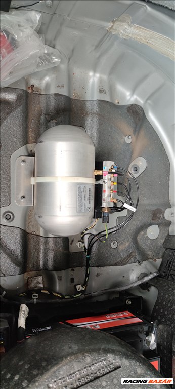 Légrugó kompresszor légrugó rendszer adaptív futómű elektromos lengéscsillapítók felújítása javítása 5. kép