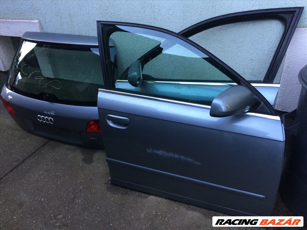 Audi A4 bontott alkatrészei, motorháztető, lökhárító, ajtó, sárvédő. 7. kép