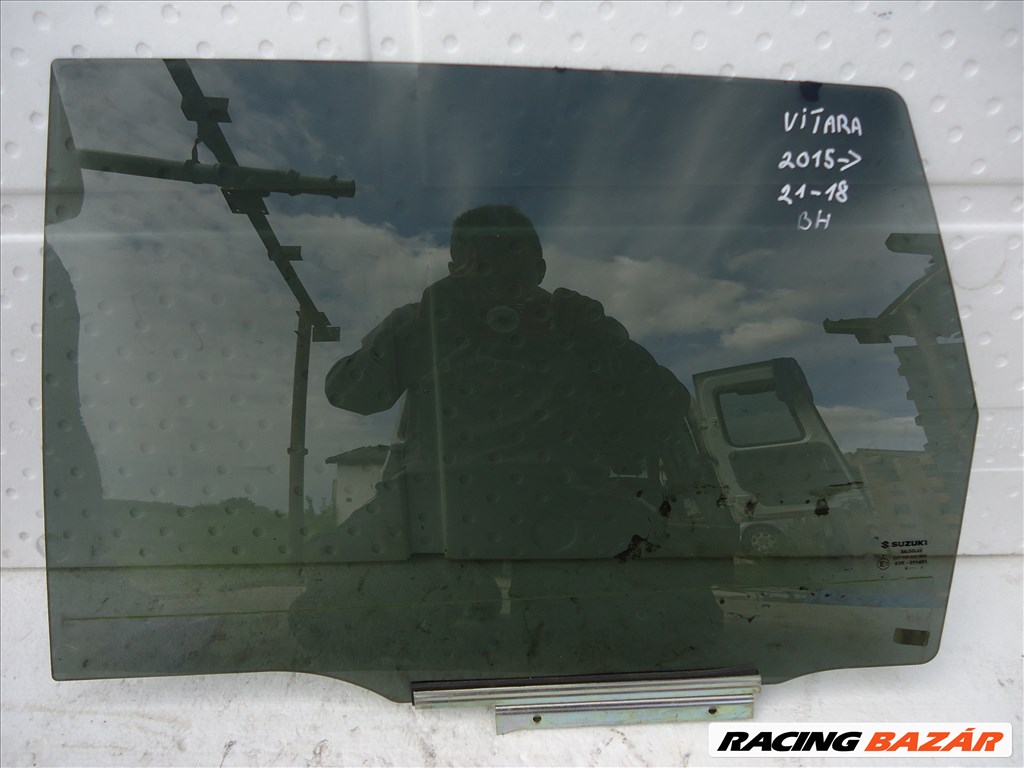 Suzuki Vitara bal hátsó ablak üveg  1. kép
