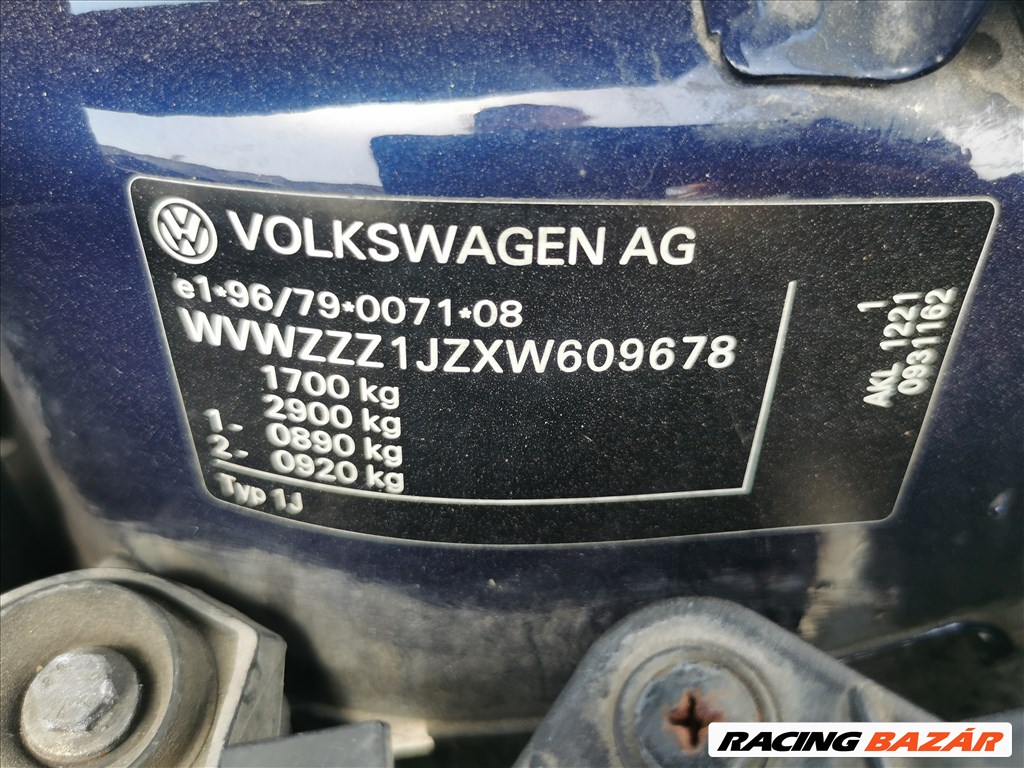 Volkswagen Golf IV 1.6Sr(AKL) rozsdamentes bontott alkatrészei LB5N színben eladók 25. kép