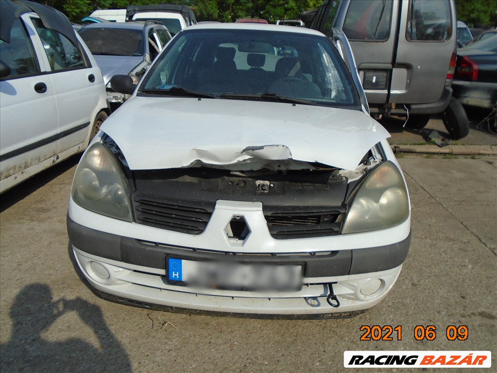 Renault Clio II bontott alkatrészei 2. kép