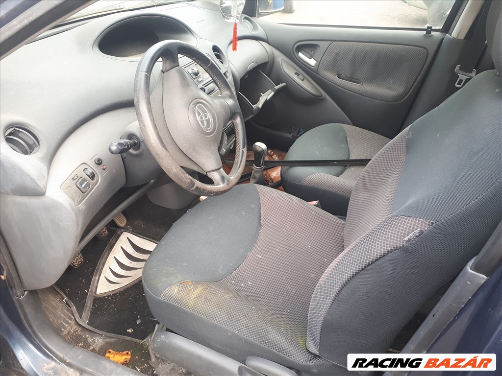 Toyota Yaris 2003 1,0 VVT-i (YARIS P1) MEGMARADT ALKATRÉSZEK   2. kép