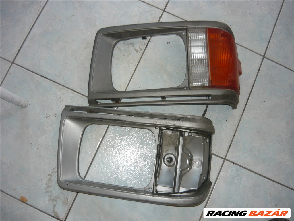 Mazda E 2200 első index lámpa kerettel 1. kép