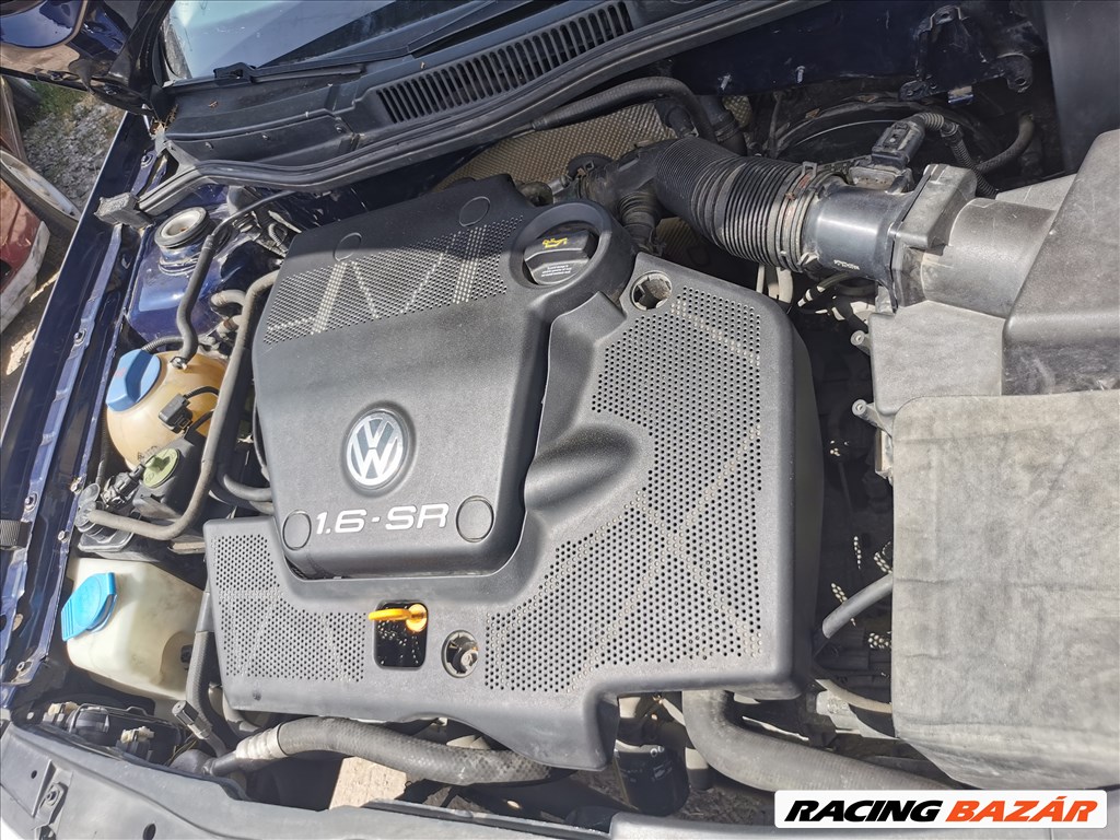 Volkswagen Golf IV 1.6 rozsdament. karosszéria elemek LB5N színben eladók LB5NGOLF VWGOLF16SR 26. kép