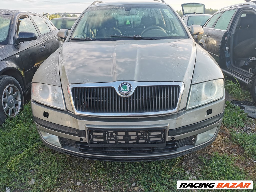 Skoda Octavia (2nd gen) Combi 2.0 TDI beltéri elemek eladók skoda20tdi octaviakombi20tdi 2. kép