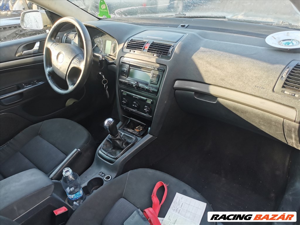 Skoda Octavia (2nd gen) Combi 2.0 TDI beltéri elemek eladók skoda20tdi octaviakombi20tdi 11. kép