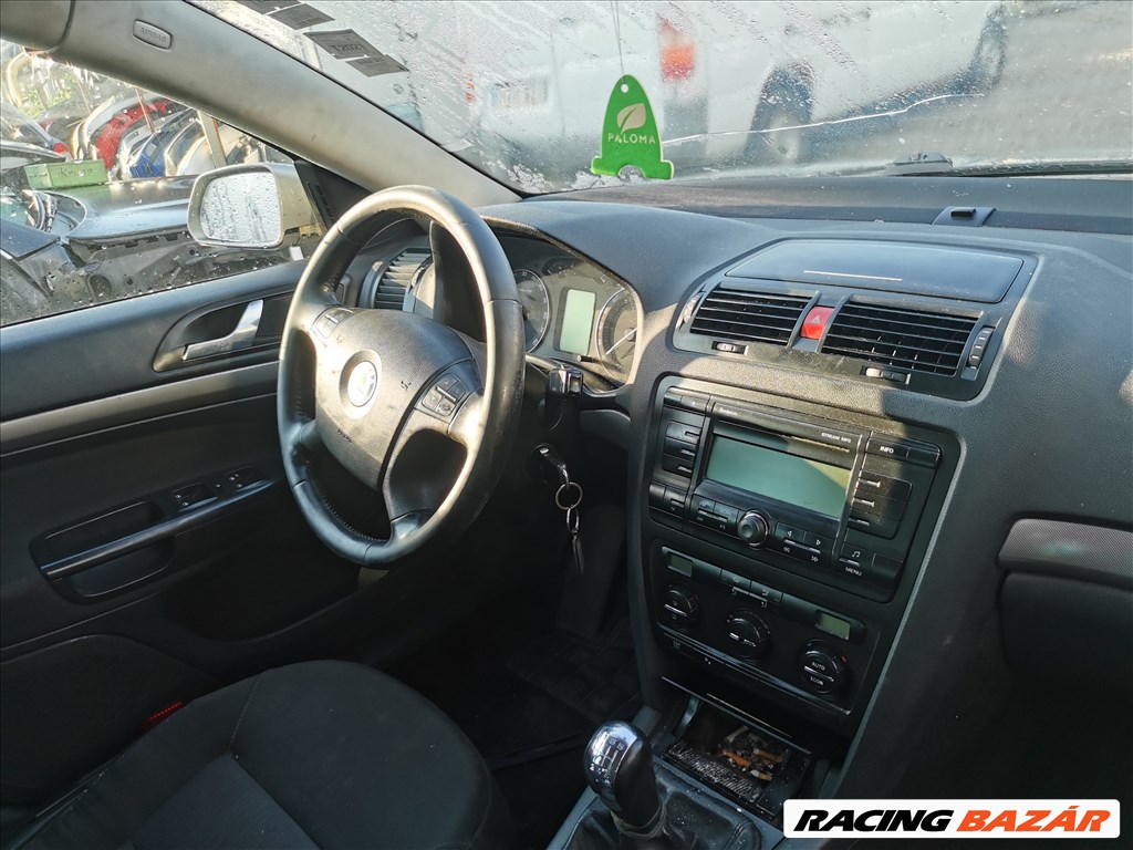 Skoda Octavia (2nd gen) Combi 2.0 TDI beltéri elemek eladók skoda20tdi octaviakombi20tdi 12. kép