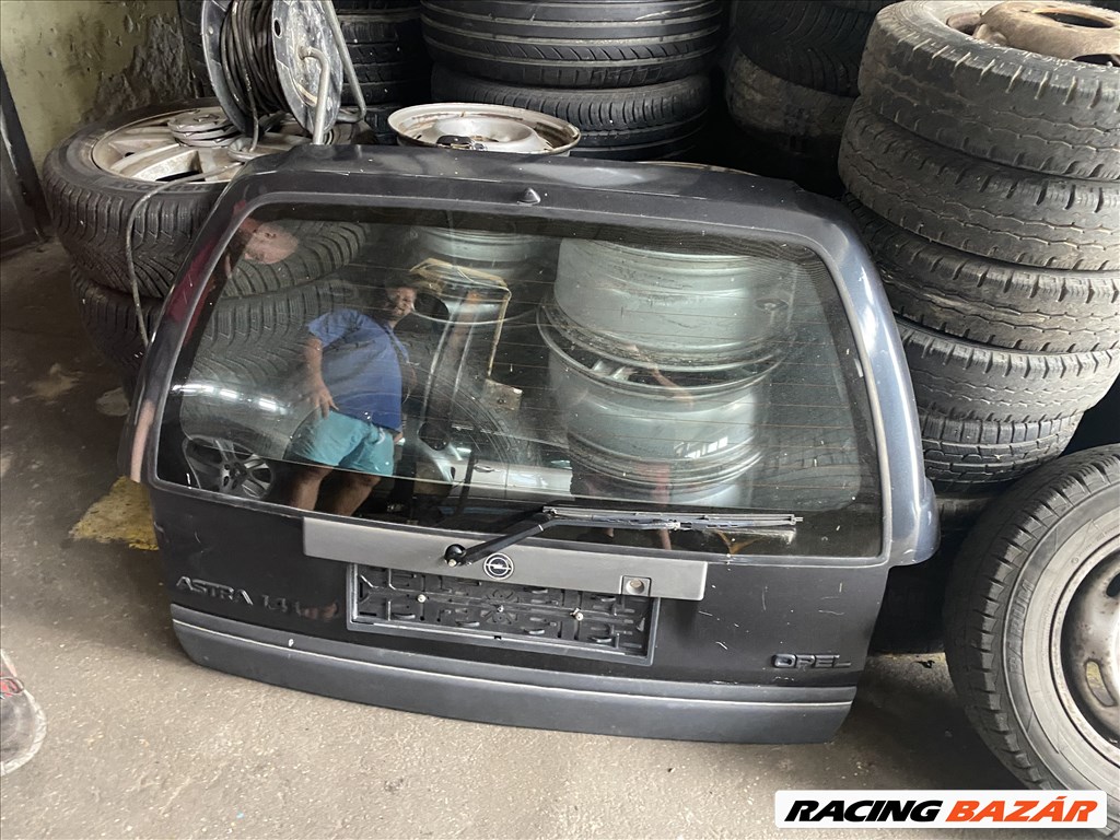 Opel Astra F kombi csomagtérajtó  1. kép