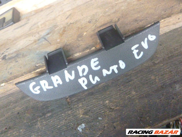 2010 Fiat PUNTO EVO GP 1.4 alsó műszerfal -csavarfedél 735486551 1. kép