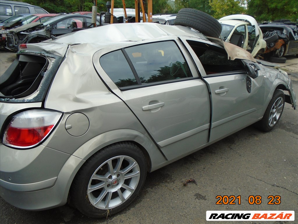 Opel Astra H bontott alkatrészei 3. kép