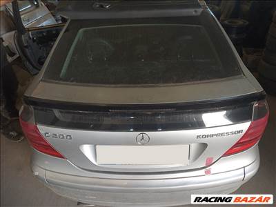 Mercedes C cl203 csomagtérajtó, üresen	