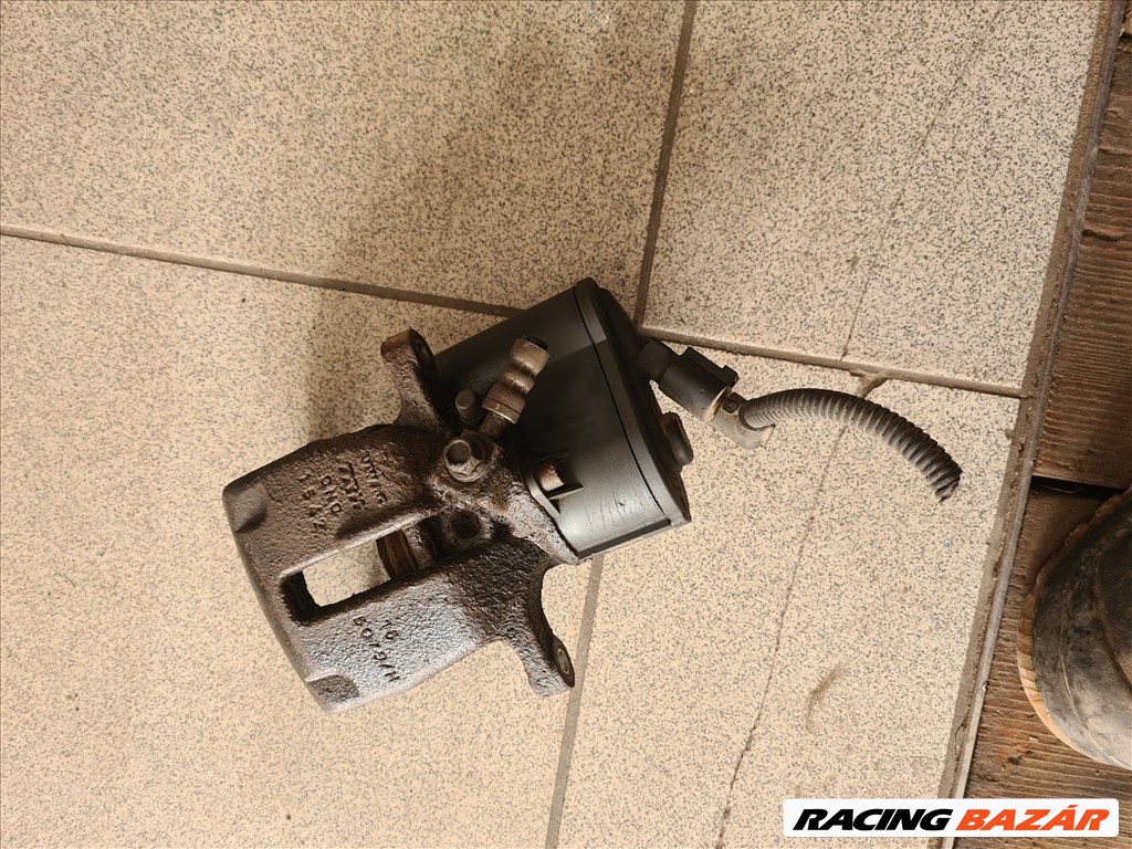 VW PASSAT B7 Jobb hátsó féknyereg  2. kép