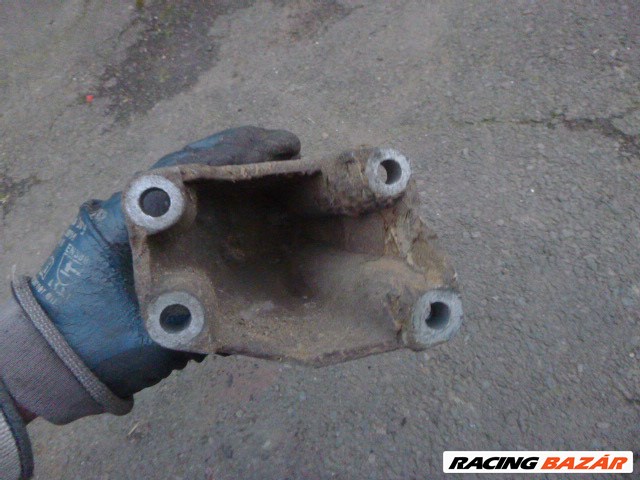 Audi 100 (C3 - 44) SZIVAR 1,8 SH váltótartó konzol 443 399 113 E 4. kép