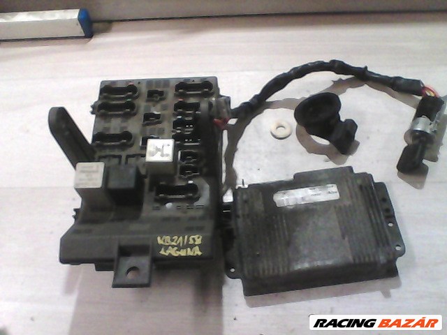 RENAULT LAGUNA 94-98 Motorvezérlő egység ECU PCM modul 1. kép