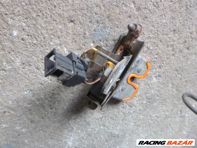 Skoda Octavia I 2000 CSOMAGTÉR ALSÓ ZÁRSZERKEZET  5 AJTÓS 1u6827501 4. kép