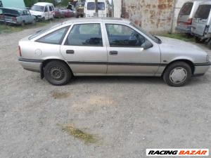 OPEL VECTRA A 88-96 JOBB HÁTSÓ KÜLSŐ KILINCS 1. kép