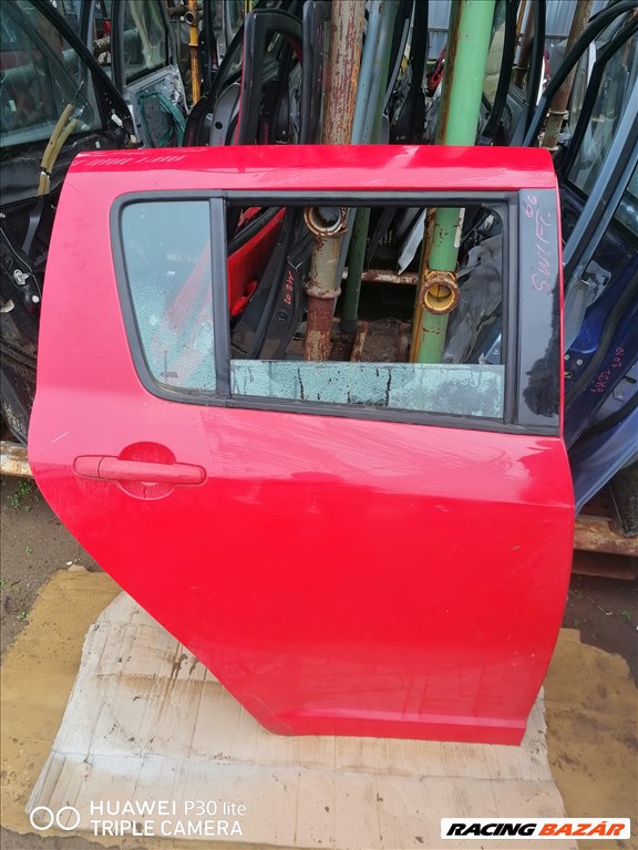 Suzuki Swift jobb hátsó ajtó.  1. kép