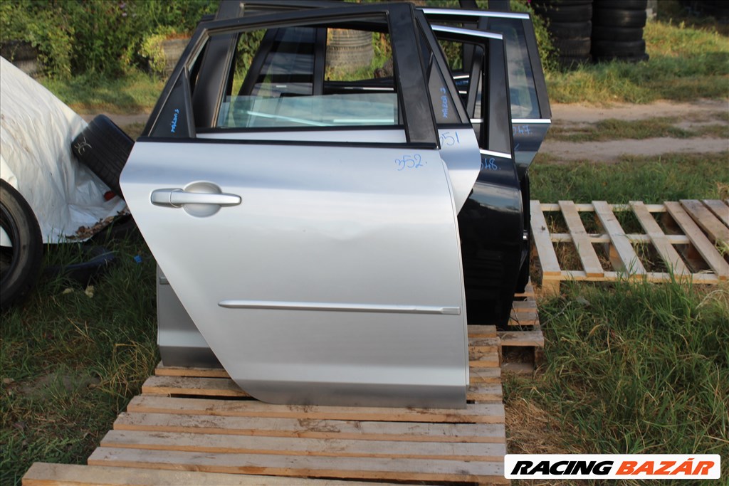 Mazda 3 (BK) jobb hátsó ajtó üveg  1. kép
