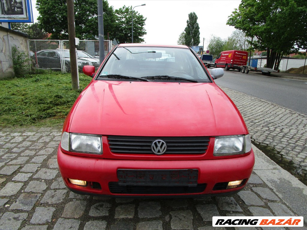 Volkswagen Polo Classic motorháztető színkód: LP3G 1. kép