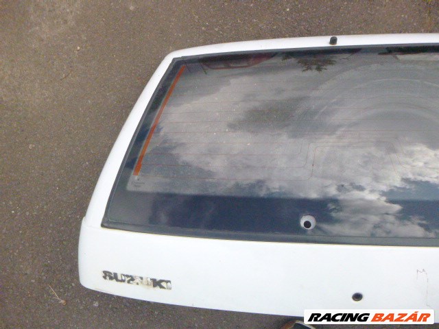 Suzuki Swift III 1998 5 ajtós fehér csomagtérajtó üveggel 2. kép