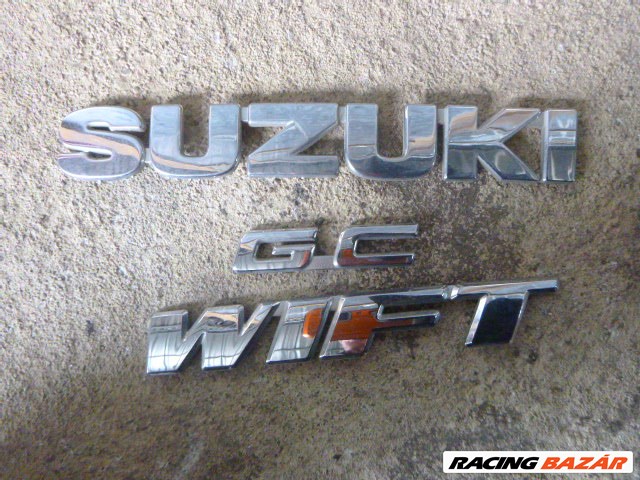 Suzuki Swift III 1998 csomagtérajtó embléma  1. kép
