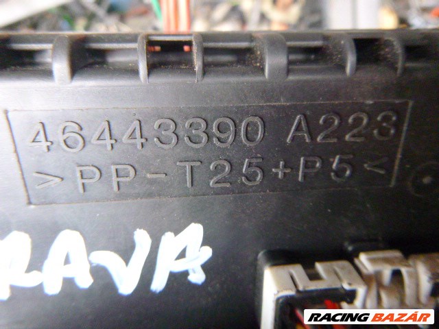 Fiat Bravo, Brava 1997 1,6 16v biztosítéktábla csatlakozókkal 46443390a223 3. kép