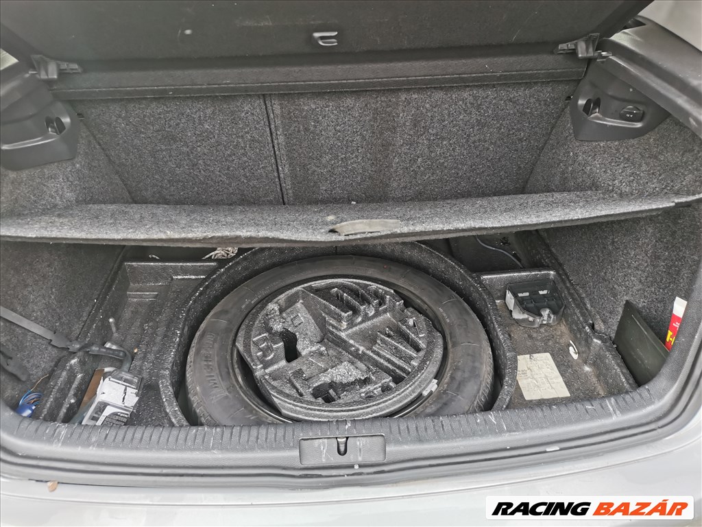 Volkswagen Golf V 2.0 TDI 5 ajtós beltéri elemek eladók. vwgolf5 bkd20tdi 13. kép