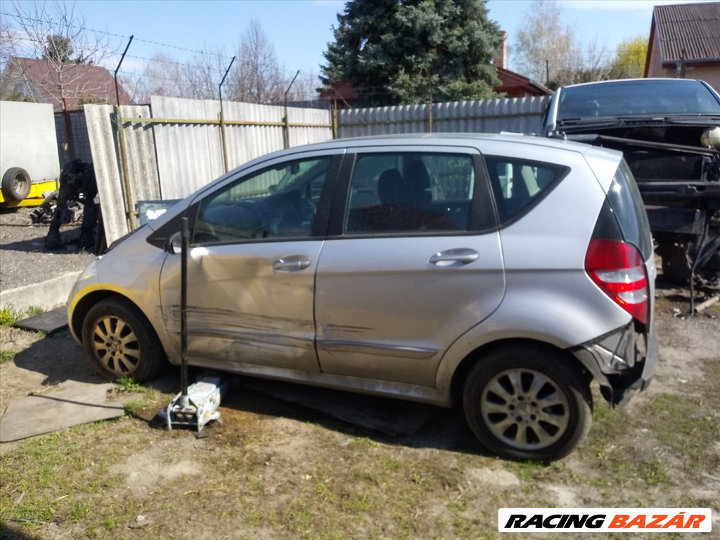 Mercedes A-osztály (W169) bontott alkatrészei 4. kép