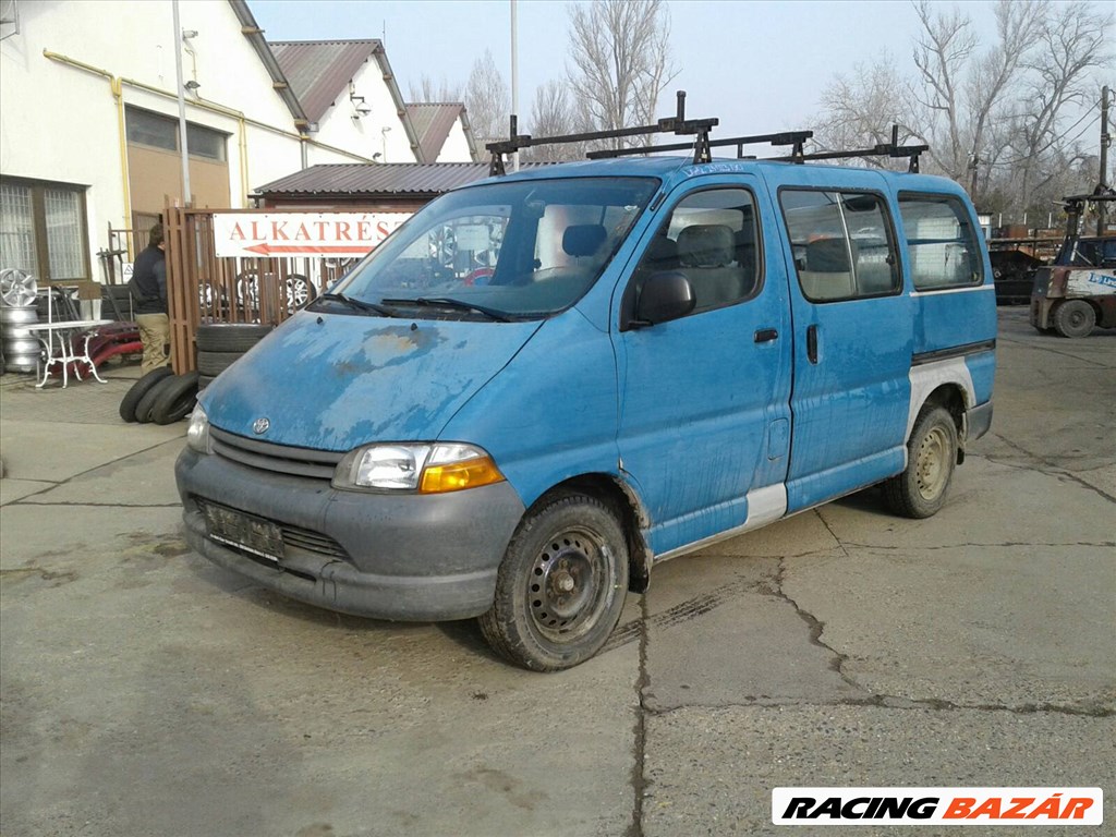 Toyota HiAce V bontott alkatrészei 1. kép