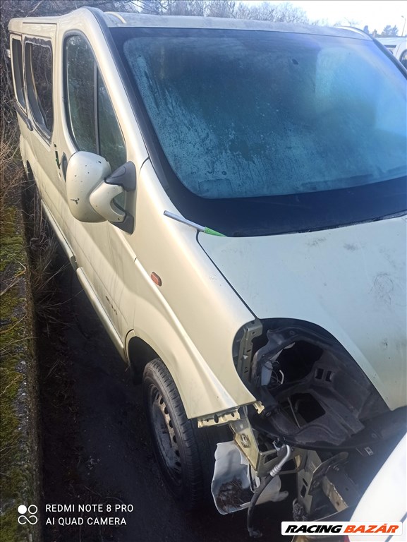Renault Trafic II bontott alkatrészei 5. kép