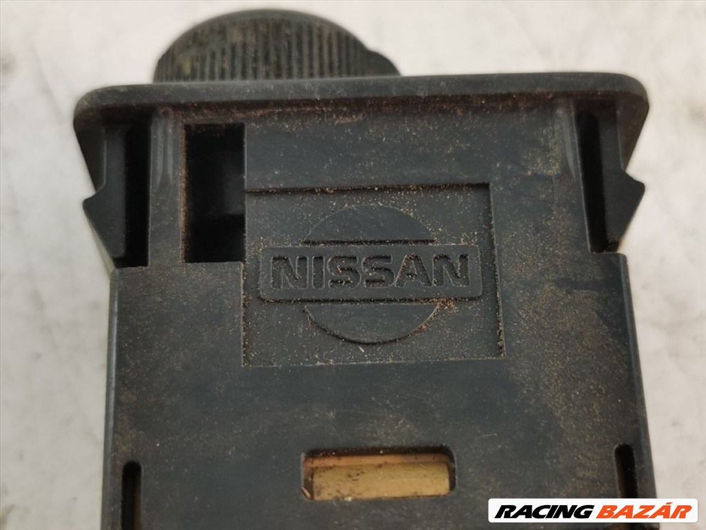 Nissan Sunny III Fényszórómagasság Állító Kapcsoló  #392 3. kép