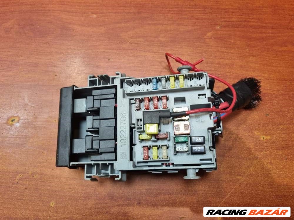 Opel Insignia A biztosítéktábla utastér 13222786 1. kép