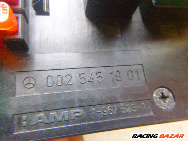 Mercedes CLK 320 W208 Biztosítéktábla Doboz relékkel  208 545 01 32, 002 545 19 01 12. kép