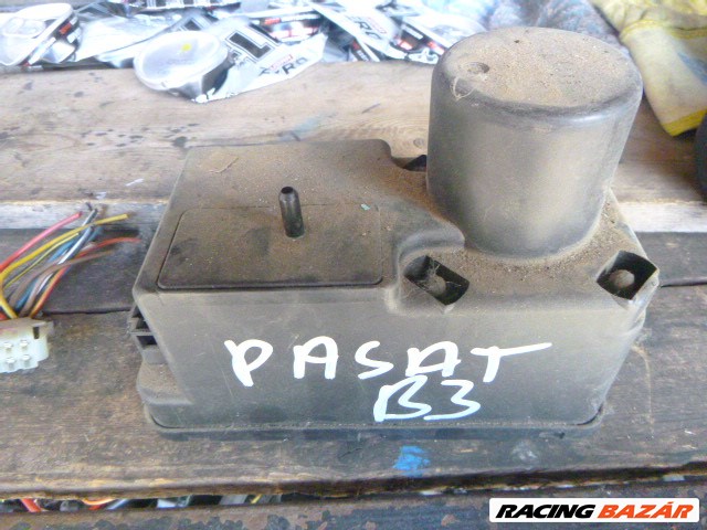 Volkswagen Passat B3 B3 központi zár motor csatlakozóval 357 962 257  357962257 3. kép