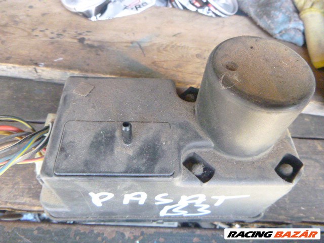Volkswagen Passat B3 B3 központi zár motor csatlakozóval 357 962 257  357962257 5. kép