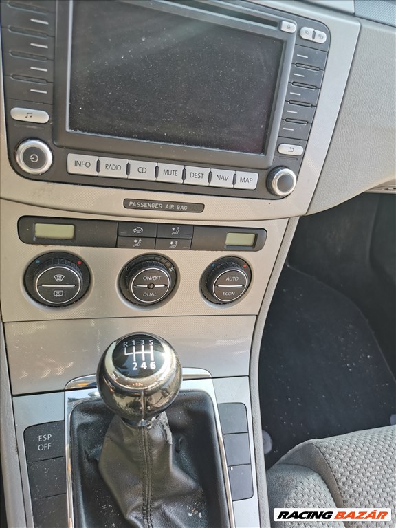 Volkswagen Passat B6 Variant 2.0 TDI gyári karosszéria elemek LA7T színben eladók la7tb63c passat20tdi 15. kép