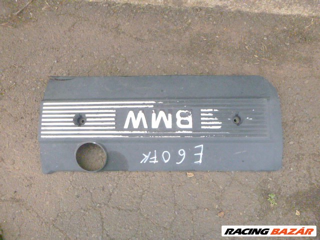 BMW 525 E60/E61 felső motorborítás nem hibátlan 1. kép