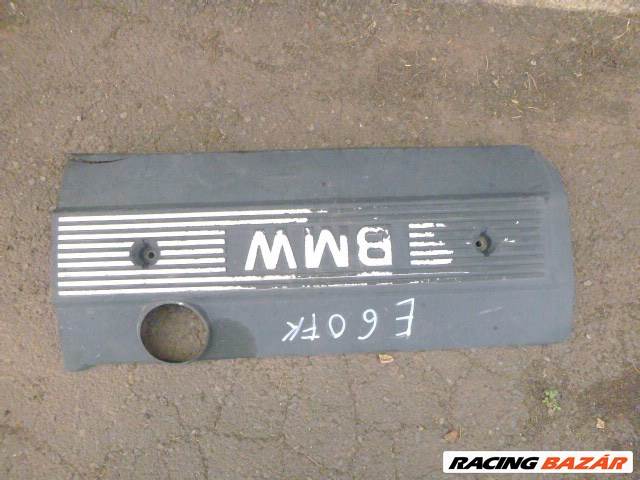 BMW 525 E60/E61 felső motorborítás nem hibátlan 3. kép