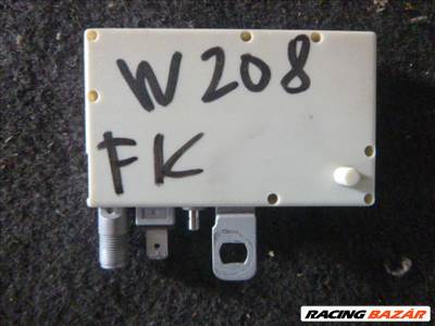 Mercedes CLK 320 W208 antenna erősítő 208 820 10 89  2088201089