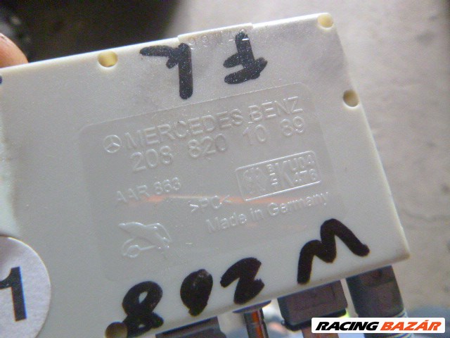 Mercedes CLK 320 W208 antenna erősítő 208 820 10 89  2088201089 1. kép