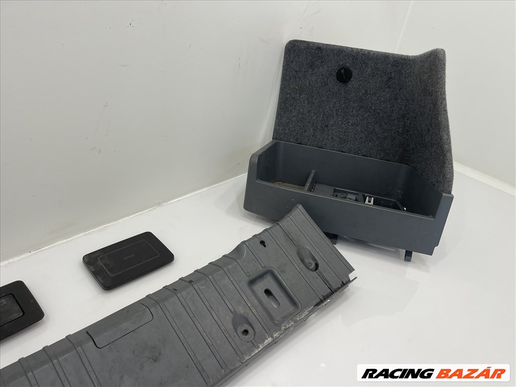 BMW E90 Csomagtér elemek   2. kép