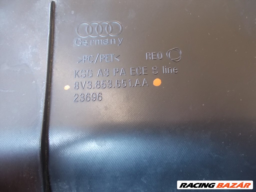 Audi A3 (8V) hűtő díszács 2017-2021 8V3853651AA 5. kép