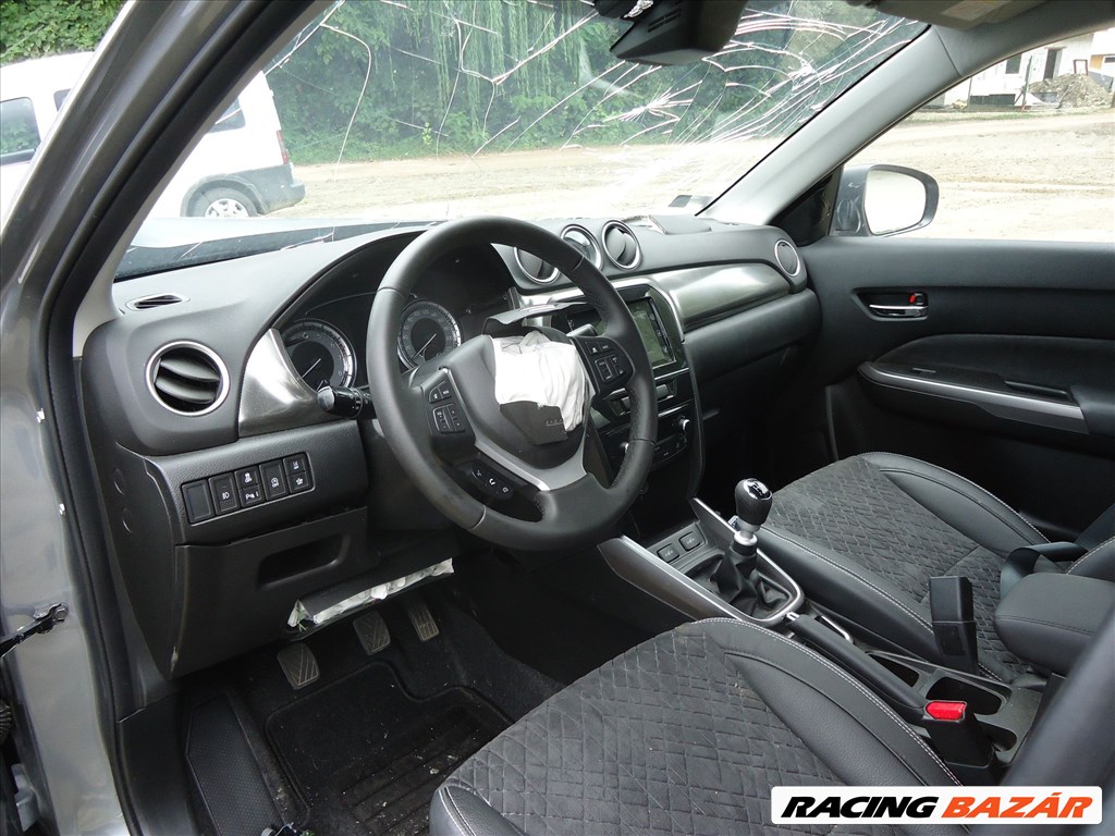 Suzuki Vitara jobb A oszlop borítás  7611154p 2. kép