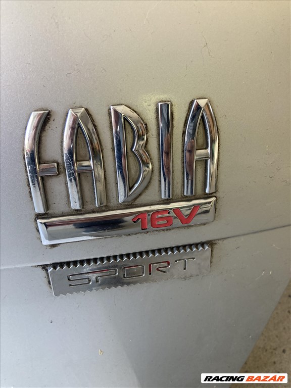 Skoda Fabia hatchback csomagtér ajtó  5. kép
